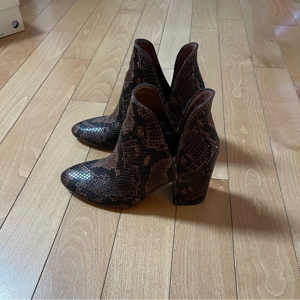 Steve Madden Rookie ankle boot. - Picture 3 of 3